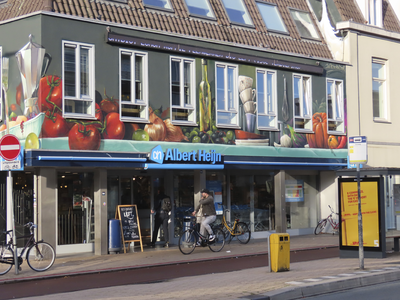 902061 Gezicht op de voorgevel van het filiaal van supermarktketen Albert Heijn (Amsterdamsestraatweg 56) te Utrecht, ...